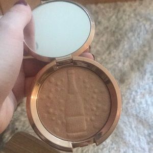 Becca Champagne Pop